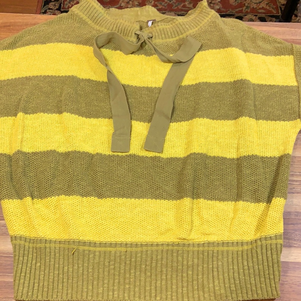 Free People sweAter medium